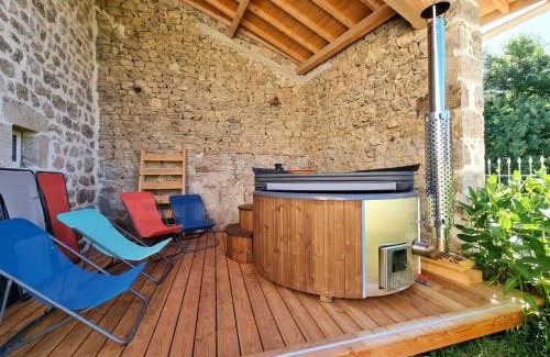 Usson-en-Forez House | Gîte spacieux avec bain nordique et wifi en pleine nature - FR-1-496-359