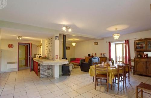 La Terrasse-sur-Dorlay House | Gîtes au cœur du Parc du Pilat, parfait pour les familles et amateurs d'activités en plein air - FR-1-496-72