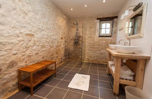 Servanches Bed & Breakfast | Gîtes du Château de Servanches