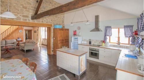 Neuvy-Bouin House | Gîtes la Bonninière rose