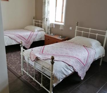 Neuvy-Bouin House | Gîtes la Bonninière rose