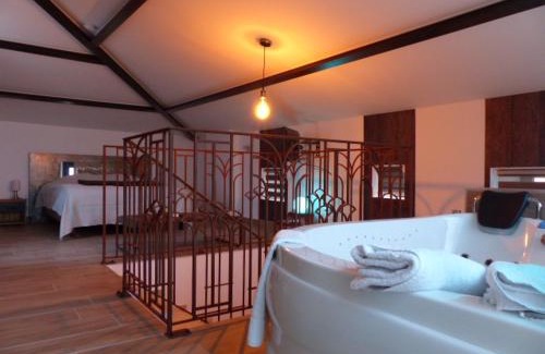 Saint-Jean-de-Crieulon House | Gîtes La Tour le Mas de Crieulon