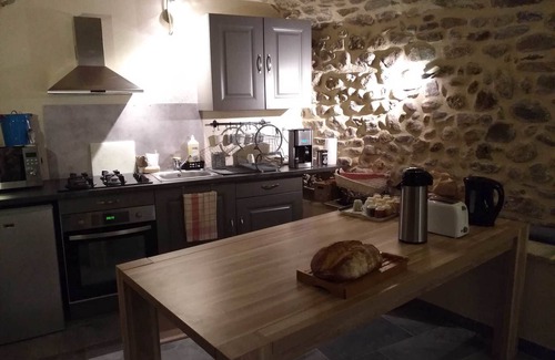 Saint-Jean-de-Valeriscle Apartment | Gîtes "Les terrasses" + room "La source" - 2 night stay