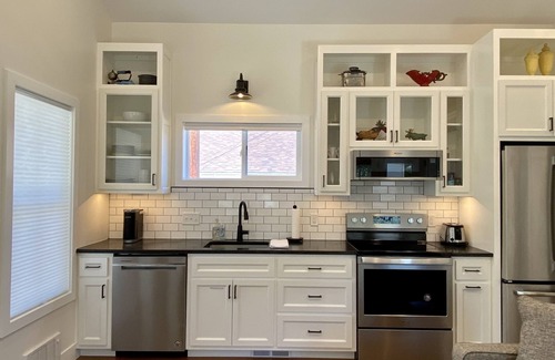 Cody House | G.F. Wiard Cottage, recently built, pet friendly/fully fenced yard, walking distance to downtown!