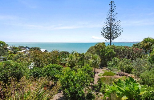 Raglan Apartment | G SPOT lower level WITH SPA