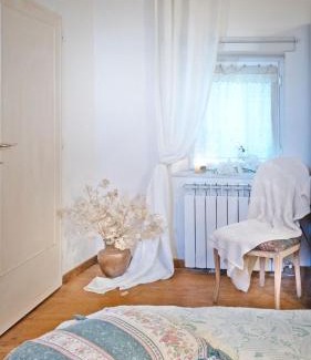 Pistoia House | Gabriella's Romantic Cottage