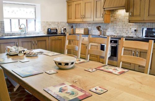 Dinas House | Gadlas