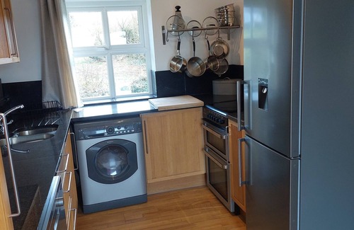 Cylch-Y-Garn Cottage | Gadlys cottage sleeps 6 dog friendly walk to Church Bay Beach sea views