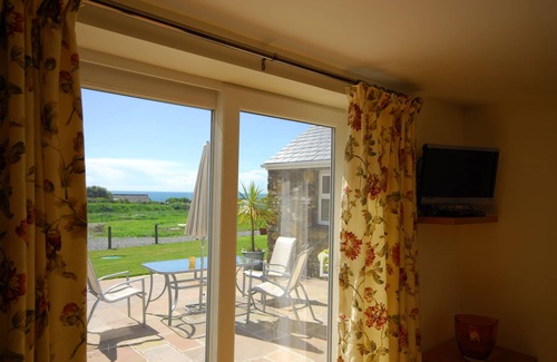Cylch-Y-Garn Cottage | Gadlys Farmhouse and Cottage Combined - sleeps 12 guests in 6 bedrooms