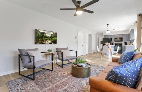 Columbus House | Gahanna Dreaming - 5Br 2 Ba INTEL