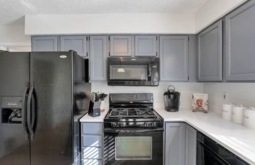 Columbus House | Gahanna Dreaming - 5Br 2 Ba INTEL