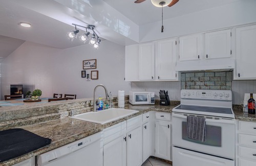 Gainesville Apartment | Gainesville BBQ Getaway!, Family Getaway. Pet Friendly w/BBQ Grill & Patio