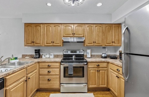 Gainesville Apartment | Gainesville Nook Room, Family-Friendly Townhouse with Reading Book + Bike