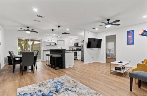 Gainesville House | Gainesville remodeled home-4 miles from UF campus!