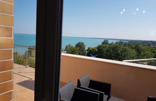 Siofok-Szabadifurdo Apartment | GalériusPrémium8