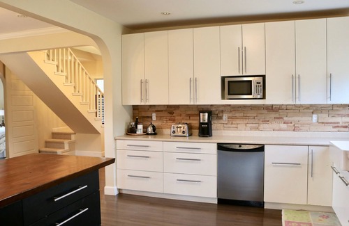 Vernon House | Gala House with views overlooking lakes and Vernon in North Okanagan
