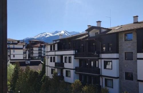 Kvartal Noviya Grad Apartment | GALA Two-Bedroom Apartment 200m from SKI LIFT