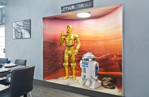 Southwest Anaheim House | ★ Galactic Dream: Arcade, Theater, Minigolf, & more! ★
