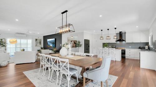 Repton House | Galahs By The River Collection - Sleeps 31 Guests