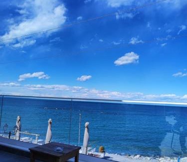 Anatolikos Olimpos Apartment | Galazio Seaside Luxury Rooms & Coffee Shop
