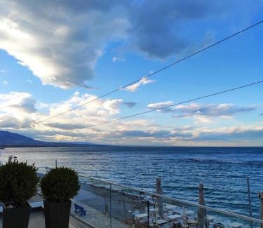 Anatolikos Olimpos Apartment | Galazio Seaside Luxury Rooms & Coffee Shop