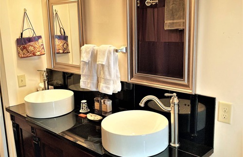 Galena Bed & Breakfast | Galena, Historic, Petite B&B, 2 Luxurious King Suites, Perfect Location, Parking