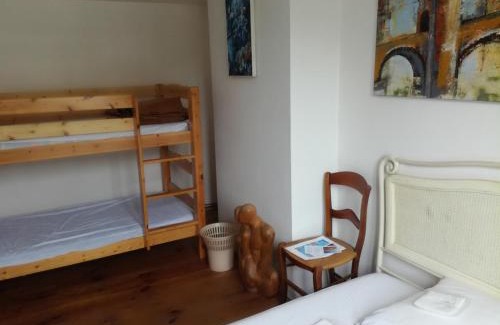 Espelette Bed & Breakfast | Galerie d'art d'une ancienne mairie de 1783