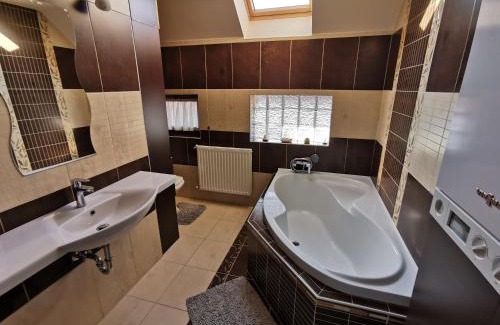 Gyula Apartment | Galery Apartman