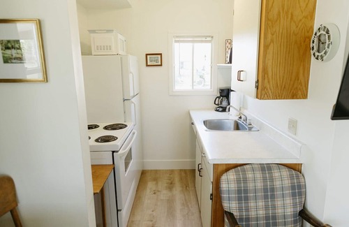Stratford Cottage | Gallant Cottage-PEI Charm, updated cottage with AC near Charlottetown. Waterview