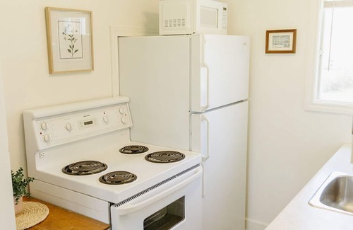 Stratford Cottage | Gallant Cottage-PEI Charm, updated cottage with AC near Charlottetown. Waterview