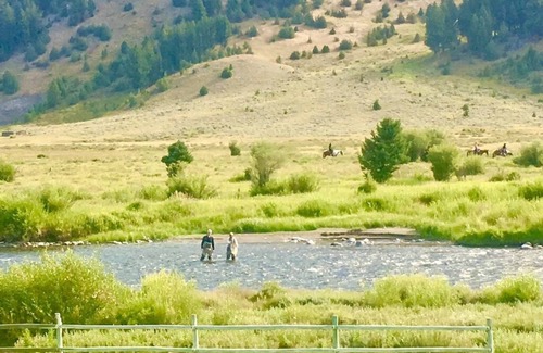 Big Sky Apartment | Gallatin River Access- 15 minutes from skiing Big Sky