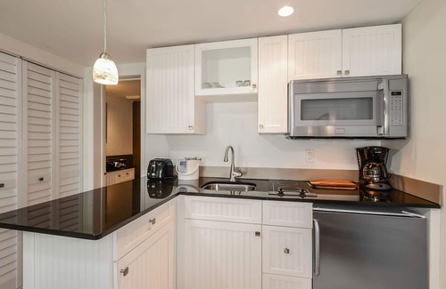 Historic Seaport Apartment | Galleon Resort Efficiency in the old town