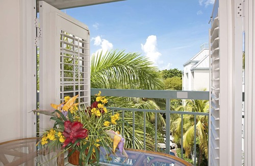 Historic Seaport Apartment | Galleon Resort Efficiency in the old town