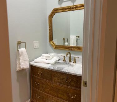 Buffalo Hotel | Gallery 904