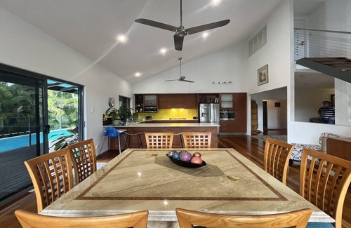 Little Mountain House | Gallery Place - ultimate family spot with pool & pool table!