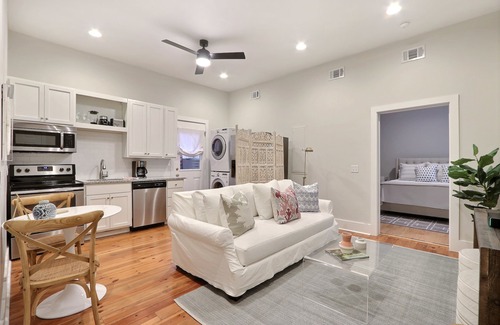 Beach Institute Apartment | Gallery Stays - Parkside Suite