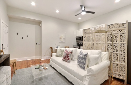 Beach Institute Apartment | Gallery Stays - Parkside Suite