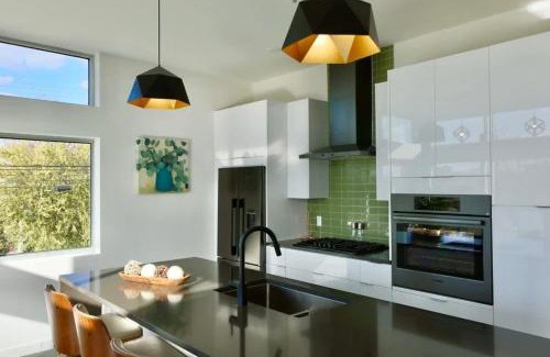 Central East Austin Apartment | Game Day Penthouse Steps from UT Sports