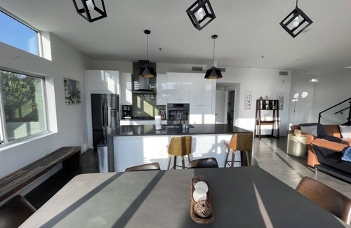Central East Austin Apartment | Game Day Penthouse Steps from UT Sports