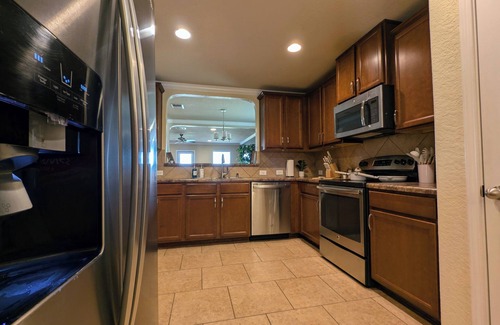 San Antonio House | Game Night Inn- King Beds- Hot tub- 8 miles to SeaWorld/Lackland AFB