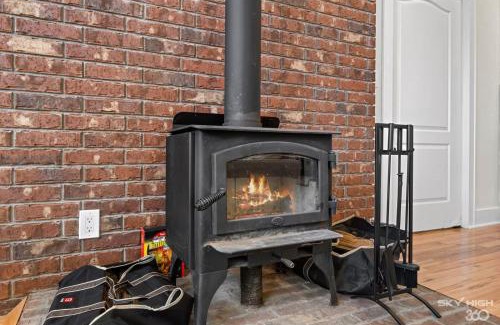 Fayetteville House | Game On Fayetteville's Premiere Entertainment-Packed Getaway