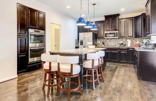 Washington House | Game Room and Gym Downtown DC Home!
