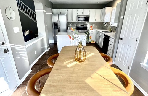 Fishers House | Game Room/B-Ball Court-sleeps 10