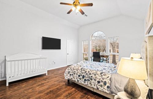 Frisco House | Game Room, Crib, Fenced Backyard, Relocation Stay