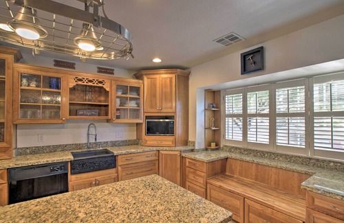 Saddleback Hills House | Game Room, Fire Pit & Putting Green: Glendale Home