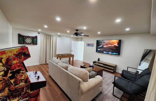Norwalk House | Game Room & In-Unit Laundry - 15 Min to Disney!