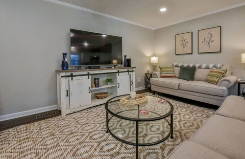 Northport House | Gameday Cottage - Book Now For Football!