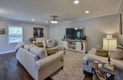 Northport House | Gameday Cottage - Book Now For Football!