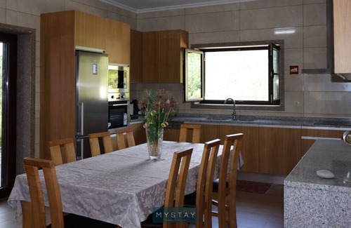 Travanca House | Games Room | Balcony | Wifi | MyStay