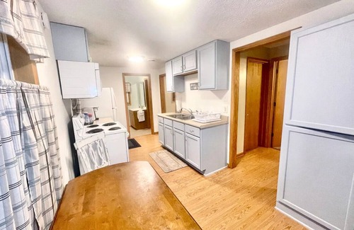 Huron House | GAMs Getaway: 3 Bedrooms & Near Beach!